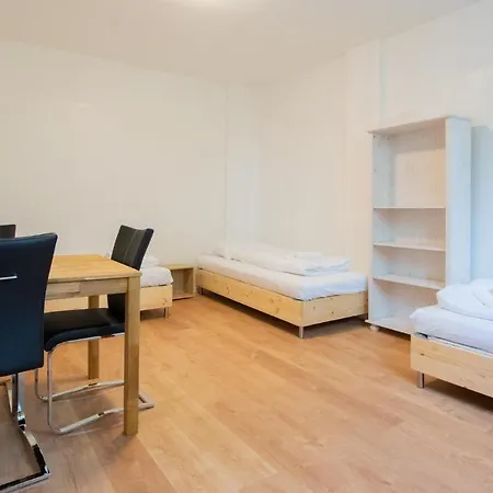 Prime - Monteur House With 1-4 アパート ドゥイスブルグ